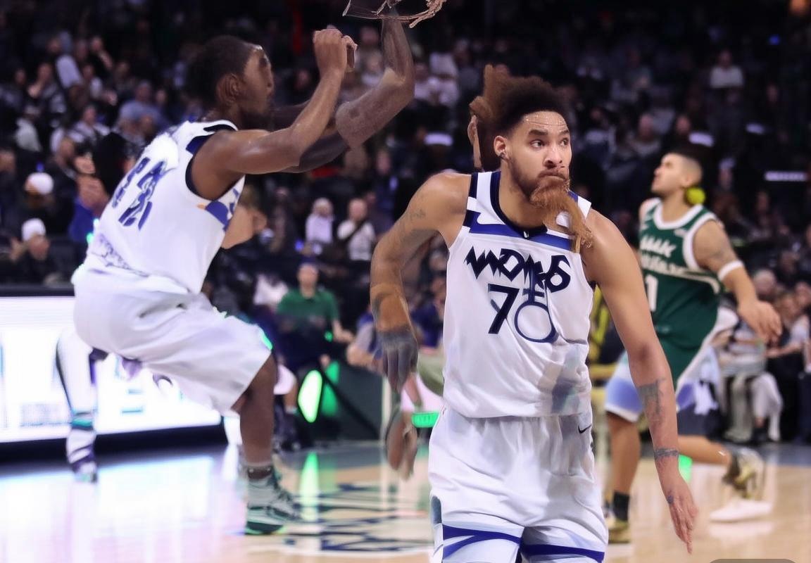 雄鹿队不敌明尼苏达森林狼，鲁迪·戈贝尔狂揽篮板主宰运动战